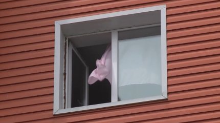 Двое детей выпали из окон на востоке Казахстана