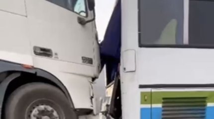 Автобус с туркестанскими школьниками попал в ДТП на трассе