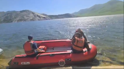 Сотрудники МЧС спасли двоих рыбаков