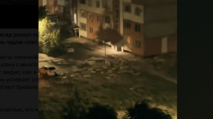 Фасад рухнул прямо на глазах — парень чудом спасся в Алматы