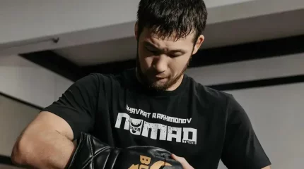 «Алдымен біліп ал»: Шавкат Рахмонов жанкүйердің сұрағына ашуланып кетті