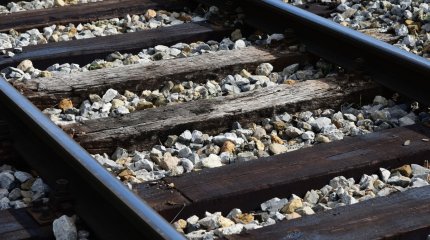 Жетісу облысында жеңіл көлік жүк пойызымен соқтығысты