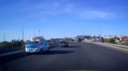 Семейде мас адам көшеде тұрған бөтен көлікті айдап кеткен