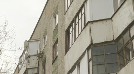 Павлодарда ер адам балконнан құлап кетті