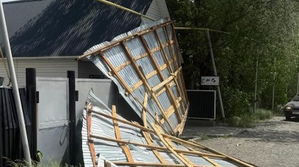 В ВКО устраняют последствия сильного урагана урагана