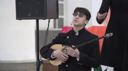 Национальные игры и народные песни объединили жителей Астаны в день единства народа Казахстана