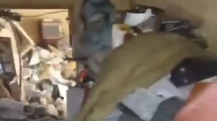 Житель Атырау умер среди мусора, который годами копил в квартире