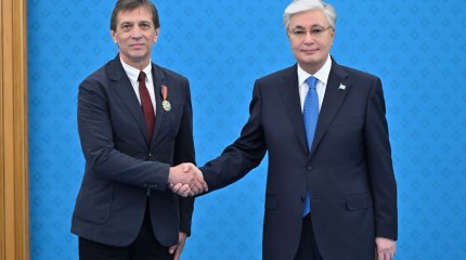 Президент наградил работников культуры и искусства