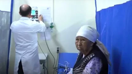 "Омыртқасын балғамен ұрған": Шымкентте емшіге барған әйел мүгедек болып қала жаздады