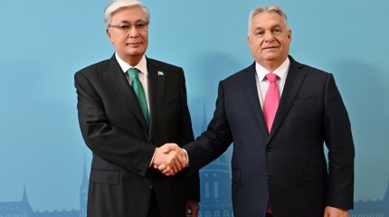 Токаев прибыл в павильон Vаrkert Bazar в Будапеште