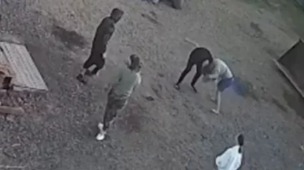 Қарағандыда жастар қарт кісіні аяусыз соққыға жығып кетті