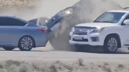 Выпускники на внедорожниках попали в ДТП в Жанаозене