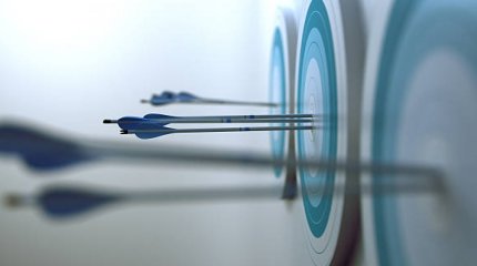 Көшеден өтіп бара жатқан балаға садақ оғы тиген