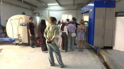 Шымкенттік жастарға сүт фермада танымдық экскурсия ұйымдастырылды