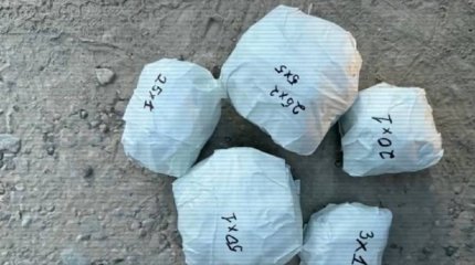 Шымкентте полицейлер жүргізушіден есірткі тәркіледі