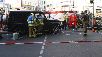 Внедорожник въехал в толпу в Германии: один человек погиб, семеро пострадали