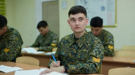 Ұлттық ұлан курсанты оқулық әзірледі