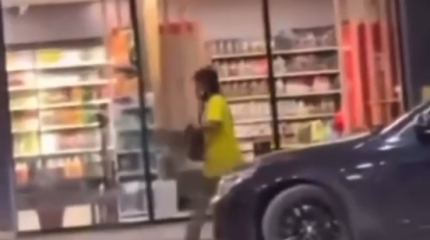 В ЗКО мужчина с бензопилой напугал посетителей автозаправки