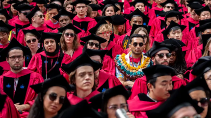 Суд вновь разрешил Гарварду принимать иностранных студентов