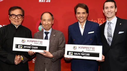 Дүниежүзілік каратэ федерациясы әйгілі актер Джеки Чанға қара белбеу табыстады