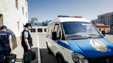 Шымкентте полицей жол ережесін бұзған адамға тас лақтырды