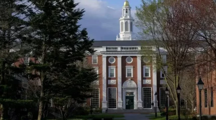 Гарвард университеті бұрынғыдай шетелдік студенттерді қабылдайтын болды