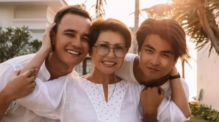 Роза Рымбаева сүйінші жаңалығын жеткізді