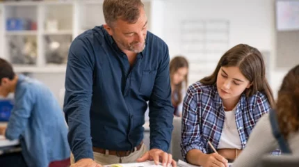 61 жастағы мұғалім 10-сынып оқушысына сезімін білдіргені анықталды