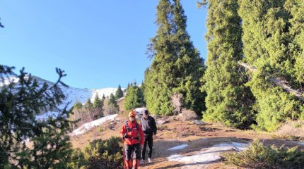 Двое туристов заблудились ночью в горах Алматы