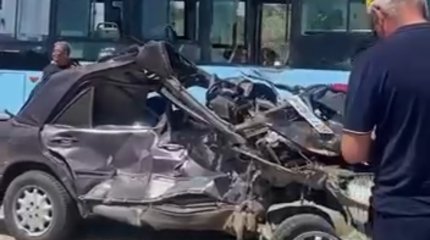 Поезд, автобус и легковушка столкнулись в Таразе