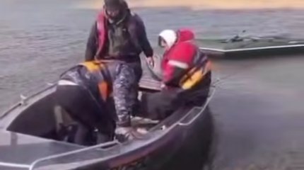 Рыбаки не смогли добраться до берега из-за сильного ветра в Карагандинской области