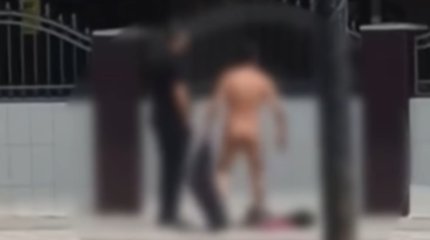 Голый мужчина разгуливал перед кафе в Актау