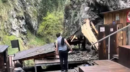 «Құдай сақтап қалды»: Алматыда душтың үстіне тас құлады