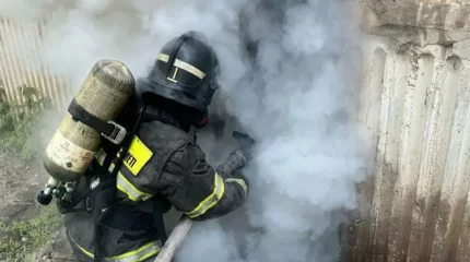 Оралда көпқабатты үйде өрт шығып, 9 адам эвакуацияланды