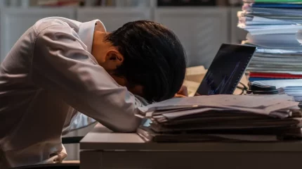 Китайский учитель 400 учеников умер от переработки