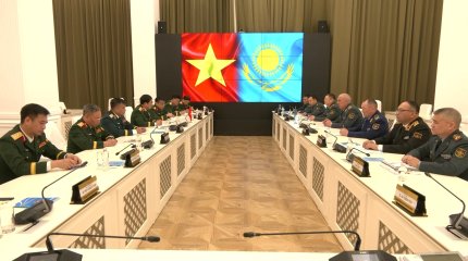 Қазақстан мен Вьетнамның қорғаныс министрлері екіжақты келісімшартқа қол қойды