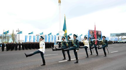 Жеңіс туын алаңға әкелді