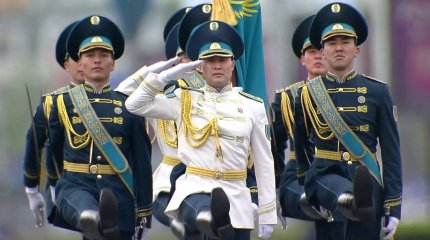 "Бейбіт күнді қырағы күзетіп тұрған сарбаздарға құрмет көрсетеміз", - Президент