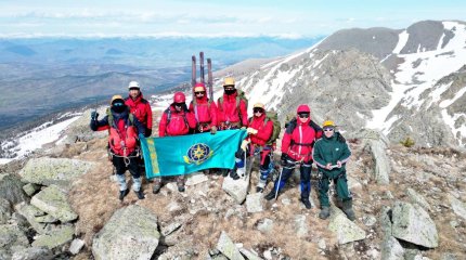 Спасатели ВКО покорили вершину в честь Дня Защитника Отечества