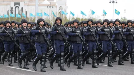 Бір сапта иық тіресіп ҚР ІІМ Ұлттық ұланының 400 әскери қызметшісі Астанада өткен шеруде тағзым етті