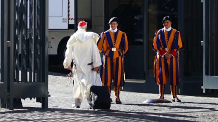 Католики выбирают нового Папу: 133 кардинала закрылись в Сикстинской капелле