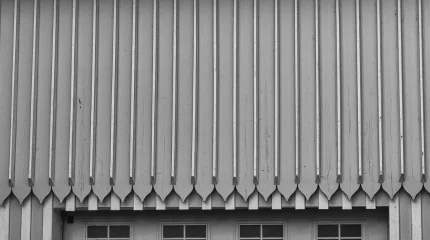 Есікті ішінен жауып алған: Ақтөбеде кішкентай бала гаражда қамалып қалды