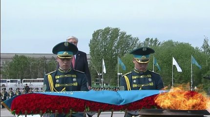 Қасым-Жомарт Тоқаев «Отан Ана» монументіне гүл шоғын қойды