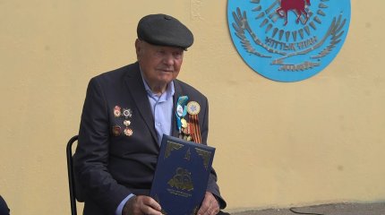 Оралдық сарбаздар соғыс ардагерін мерекемен құттықтады