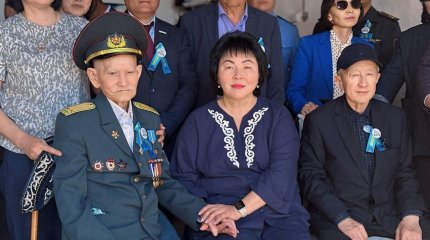 102-летнему ветерану из ВКО подарили автомобиль