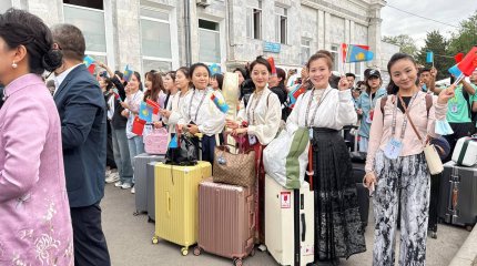 Первый туристический поезд из Китая прибыл в Алматы