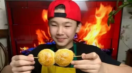 16 жастағы қазақстандық аспаз ата-анасын баспана сыйлап қуантты