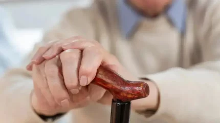 62 жастағы ұлын еркелеткен 94 жастағы ана халықты сүйсіндірді