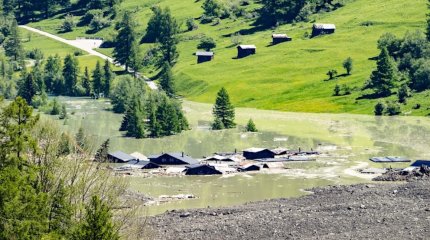 Гора унесла с собой швейцарского пастуха, спасавшего своих животных