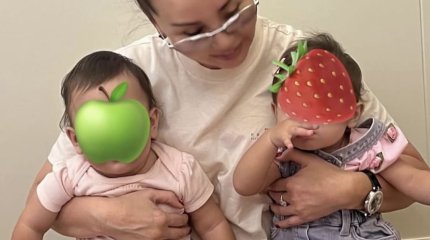 Баян Алагузова впервые показала своих маленьких дочерей